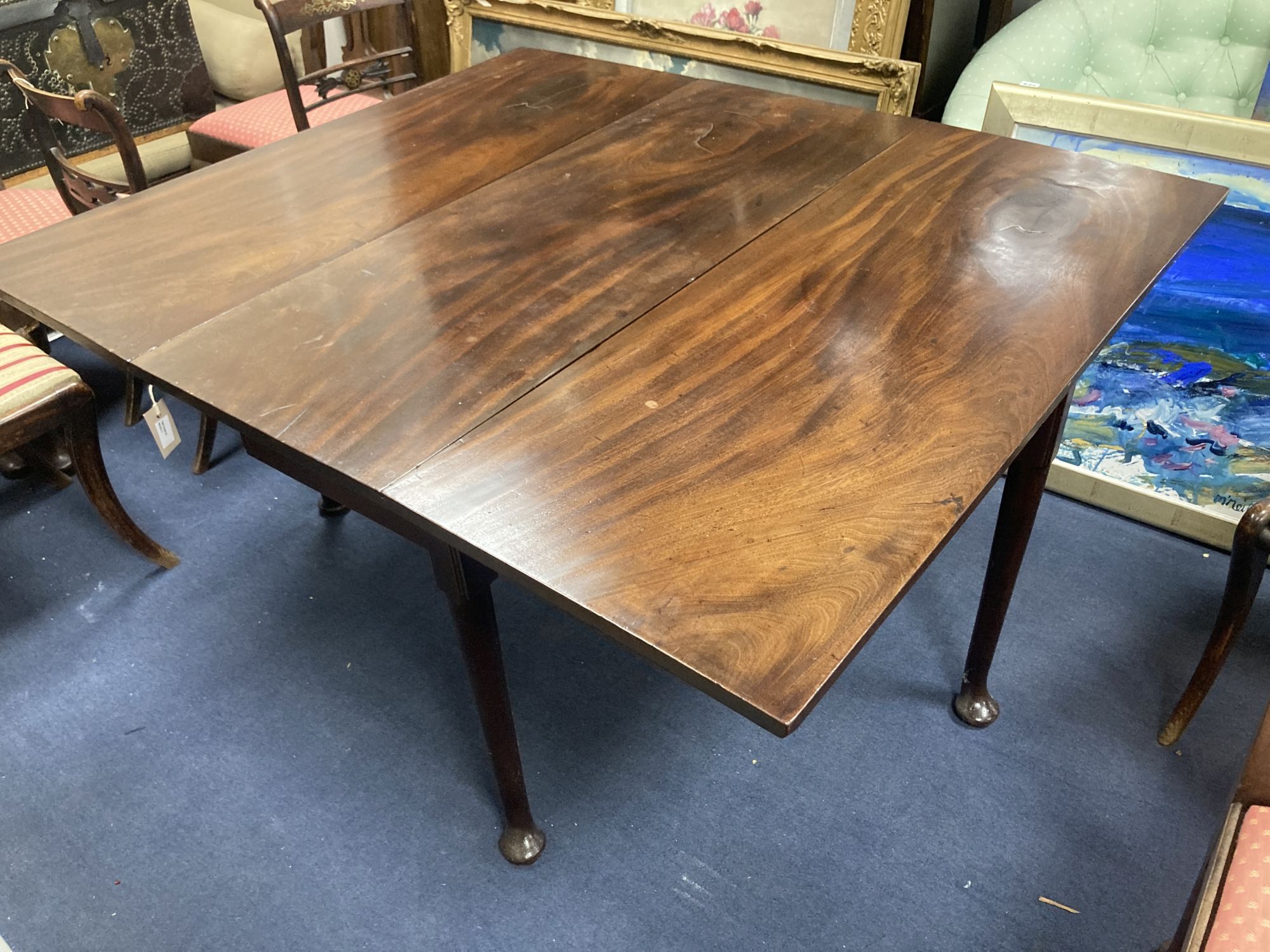 An 18th century mahogany drop-flap pad foot dining table, length 136cm extended, width 117cm, height 71cm